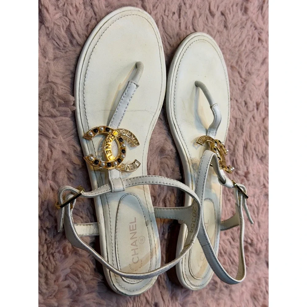 Chanel White Leather CC Logo Pearl Paris Thong Sandals Flat 37 20354